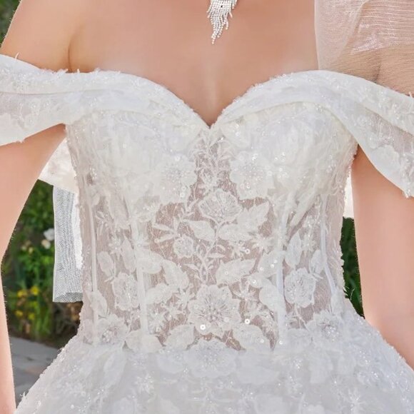 New Floral Lace Embellished Bridal Gown w/ Lace Up Back & Short Veil GL3822 - Picture 6 of 15